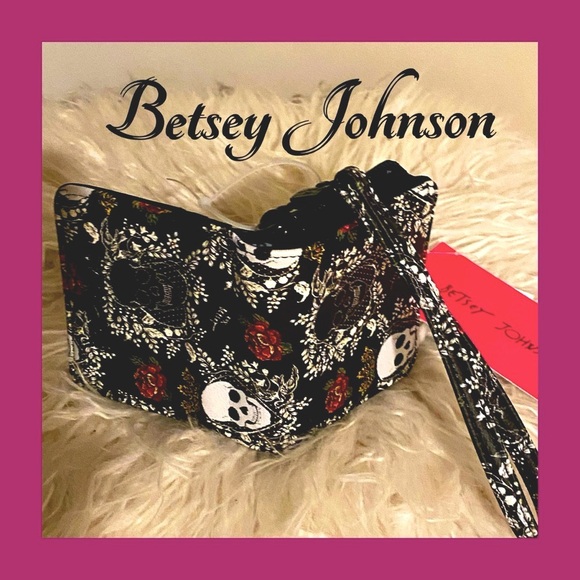 Betsy Johnson Zippered Wristlet Wallet, Black,  Skulls, Crowns & Flora, NEW - Picture 1 of 11